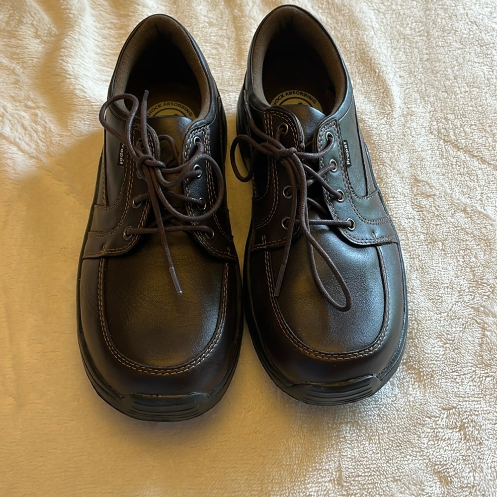 Propét Preferred Commuterlite in Bronco Brown. Size 10 3E (X). Like new